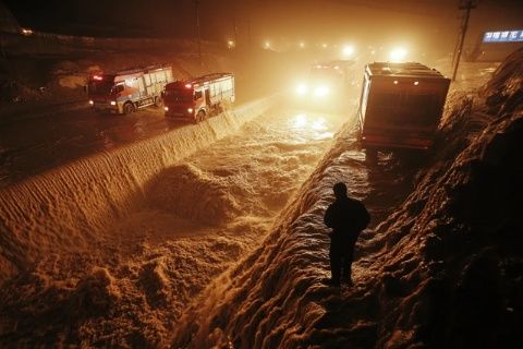 陇海铁路突遭山体滑塌，K292次列车行程受阻